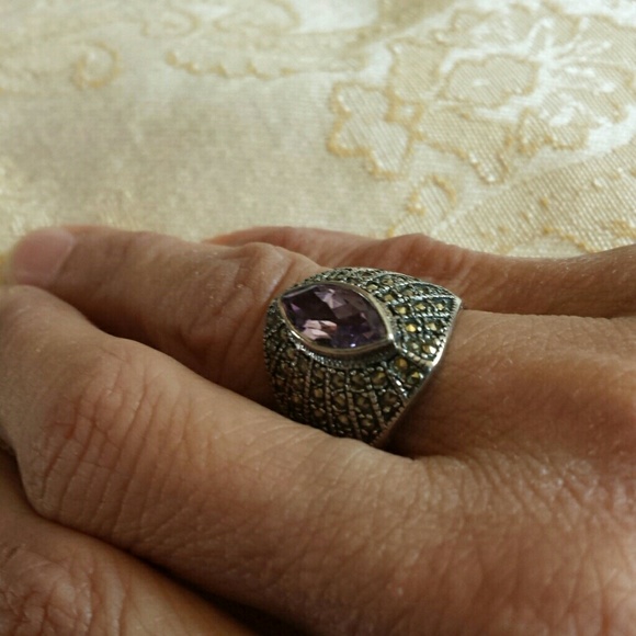 Jewelry - Picture 3 of 4